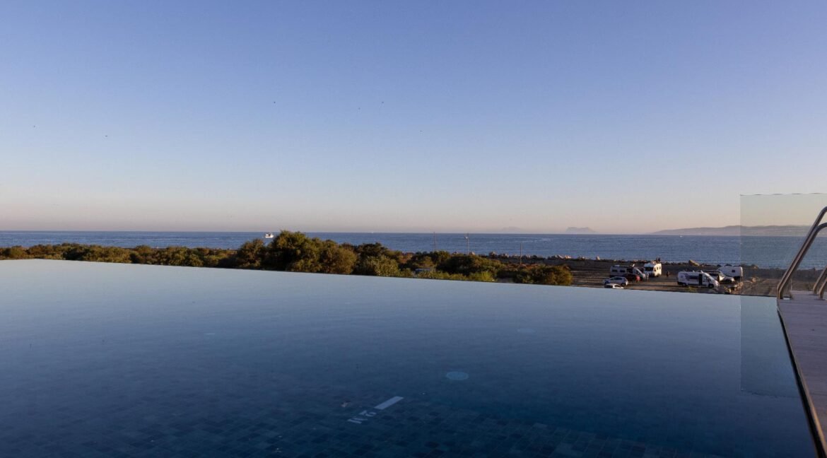 Ikkilbay-estepona-infinity-pool