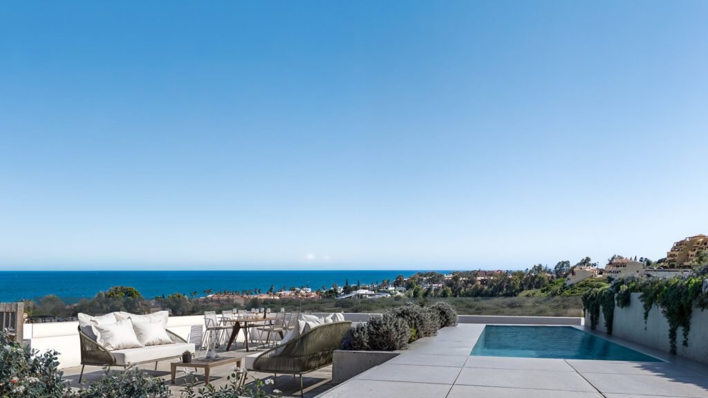 Penthouse solarium with private pool and sea views at Moon 64, Manilva
