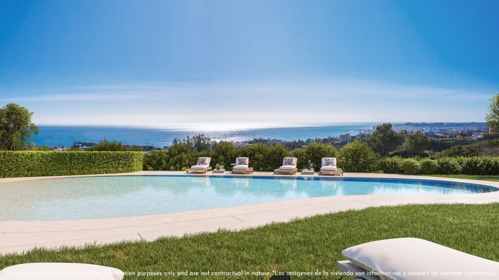 Communal pool with Mediterranean sea views at Lomas 2, Fuengirola