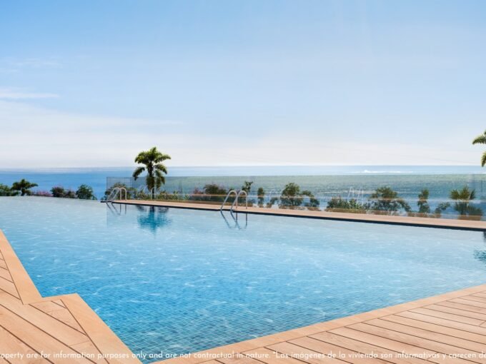 Communal pool with Mediterranean sea views at Lomas 3, Fuengirola